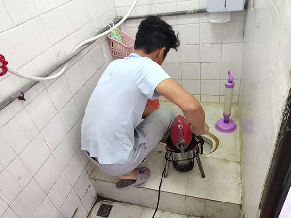 泰顺肥皂掉到马桶里把马桶堵住了怎么办？马桶堵住了怎么办