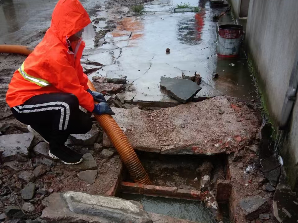 泰顺专业清理污水池 炜誉市政以规范流程守护城市 “肠道”